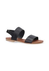 Černé kožené sandály s dvěma širokými pásky a páskem kolem kotníku, umístěné na ploché hnědé podrážce. Mají jednoduchý, minimalistický design.