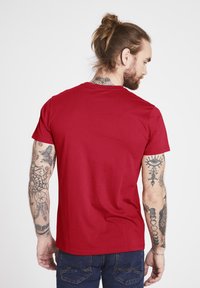 MCS TEXAS  - Paprasti marškinėliai - true red