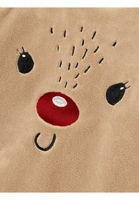 Tessuto in pile color sabbia con il volto di una renna, occhi neri, un naso rosso e dettagli ricamati tra cui baffi e una bocca sorridente.
