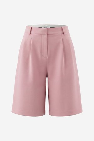 Shorts roses taille haute ajustés avec passants de ceinture, plis avant et fermeture dissimulée, présentés sur un fond uni.