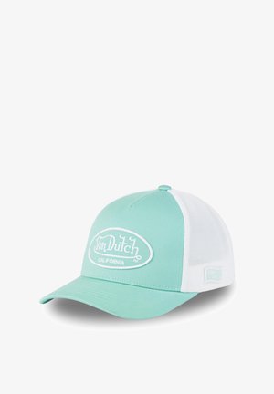 Gorra trucker de malla en verde menta y blanco con visera curvada y logotipo bordado "Von Dutch California" en el panel frontal.