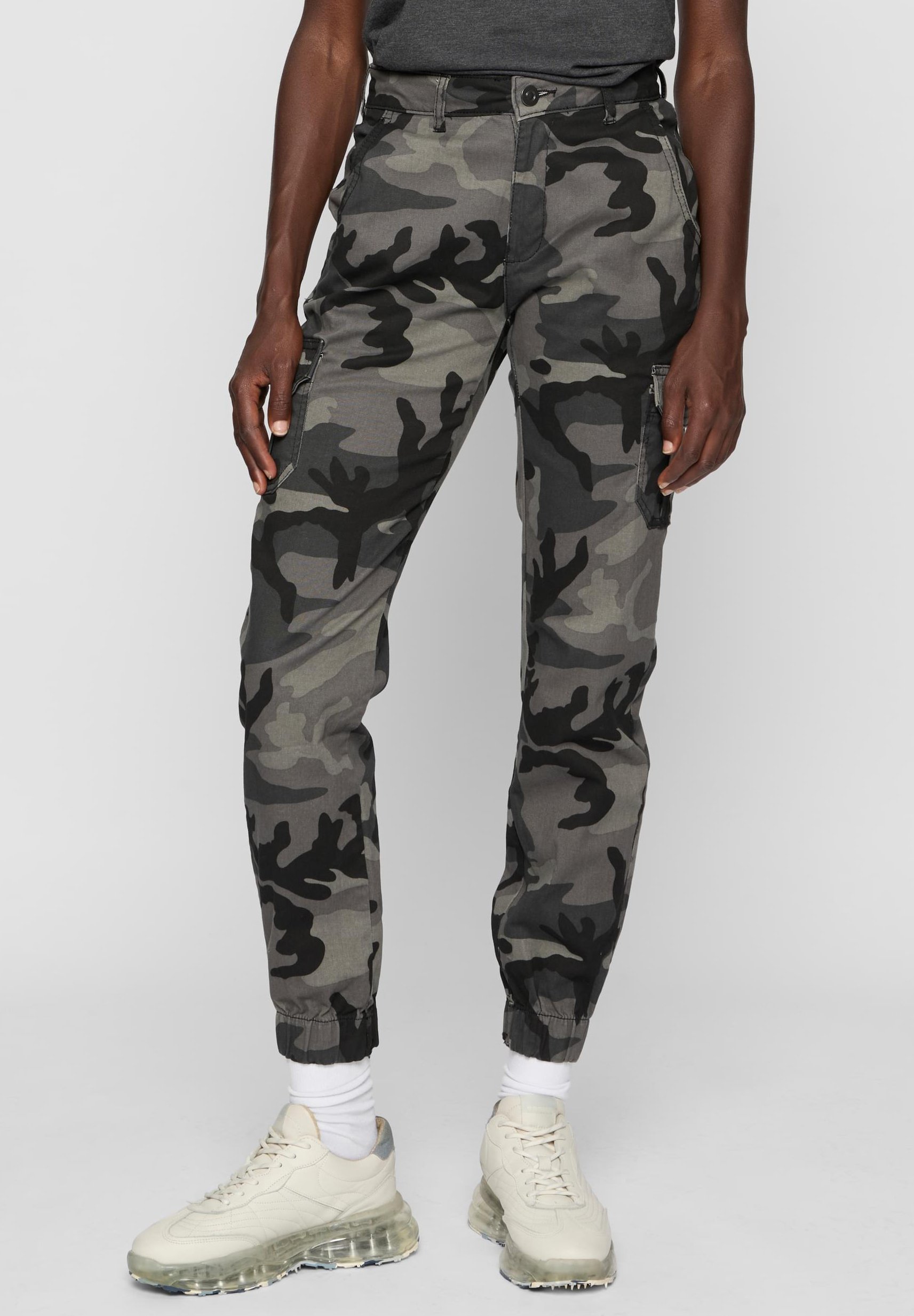 Urban Classics LADIES HIGH WAIST CAMO CARGO PANTS - Pantaloni