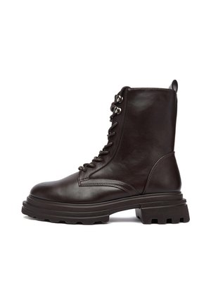 CEO - Botki na platformie