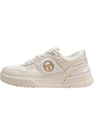 Madalad valged nahast tossud beeži tallaga, külgedel augustatud paneel, eespaelad ja kuldsed Sergio Tacchini logod külgedel ning kandjal.