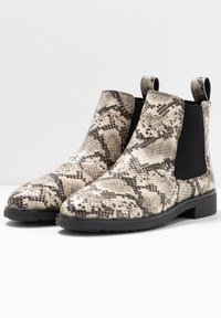 Clarks GRIFFIN PLAZA - Ankle Boot - beige