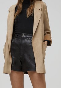 PULL&BEAR Abrigo corto - sand