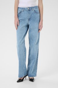 Lyseblå brede jeans laget av denim, med høy midje, frontlommer og synlige sømmer. Brukt med svarte høyhælte sko.