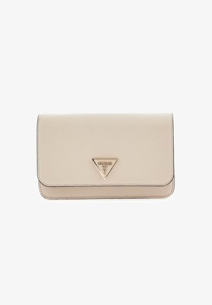 Beige Guess pung med tekstureret overflade og en lille trekantet metal logo plade på den forreste klap.