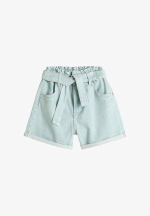 Helle blaue Jeansshorts mit einem gerafften Bund, einem gebundenen Gürtel und zwei Fronttaschen. Mit umgeschlagenen Säumen und feinen Ziernähten.