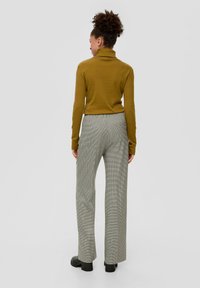 QS MIT ROLLKRAGEN - Longsleeve - guacamole