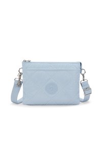 Borsa in nylon trapuntato di colore azzurro con finitura testurizzata, dotata di un logo circolare, chiusura con zip superiore e tracolla regolabile.