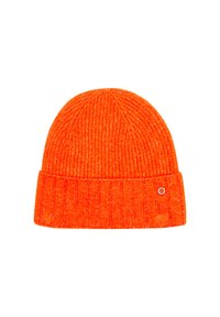 Heldoranje geribde knit muts met een omgeslagen rand en een klein rond metallic logo aan de rechterkant van de rand.