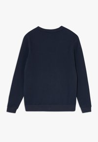 Sudadera azul marino de manga larga y cuello redondo. Tejido suave, puños y dobladillo elásticos. Parte posterior lisa, sin patrones ni adornos.