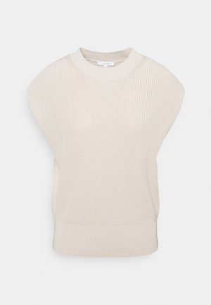 Beige gebreid mouwloos trui-vest met ronde hals en geribbelde zoom, weergegeven tegen een effen witte achtergrond.