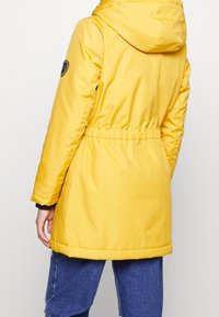 ONLY Petite Zimní kabát - yellow