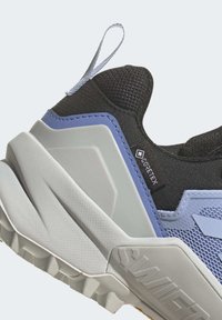 Adidas Terrex TERREX SWIFT R3 GTX W - Zapatillas de senderismo - blue dawn blue dawn coral fusion
