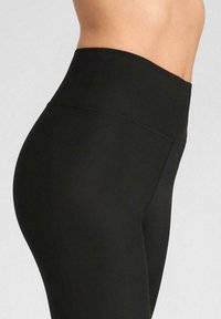 Poupée Marilyn ACTIVE czarny