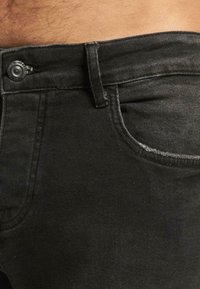 Thumbnail Image 4