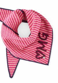 Roze en crèmekleurige gestreepte sjaal met donker marineblauwe rand, featuring een geborduurd "OMG" en hartontwerp. Getextureerd breimateriaal.