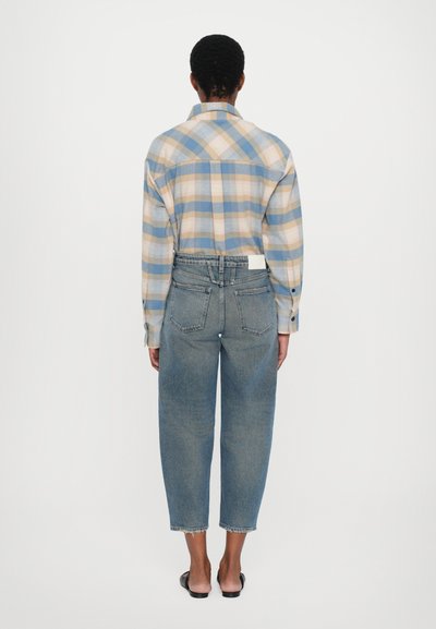 CLOSED STOVER X - Jeans Tapered Fit - mid blue