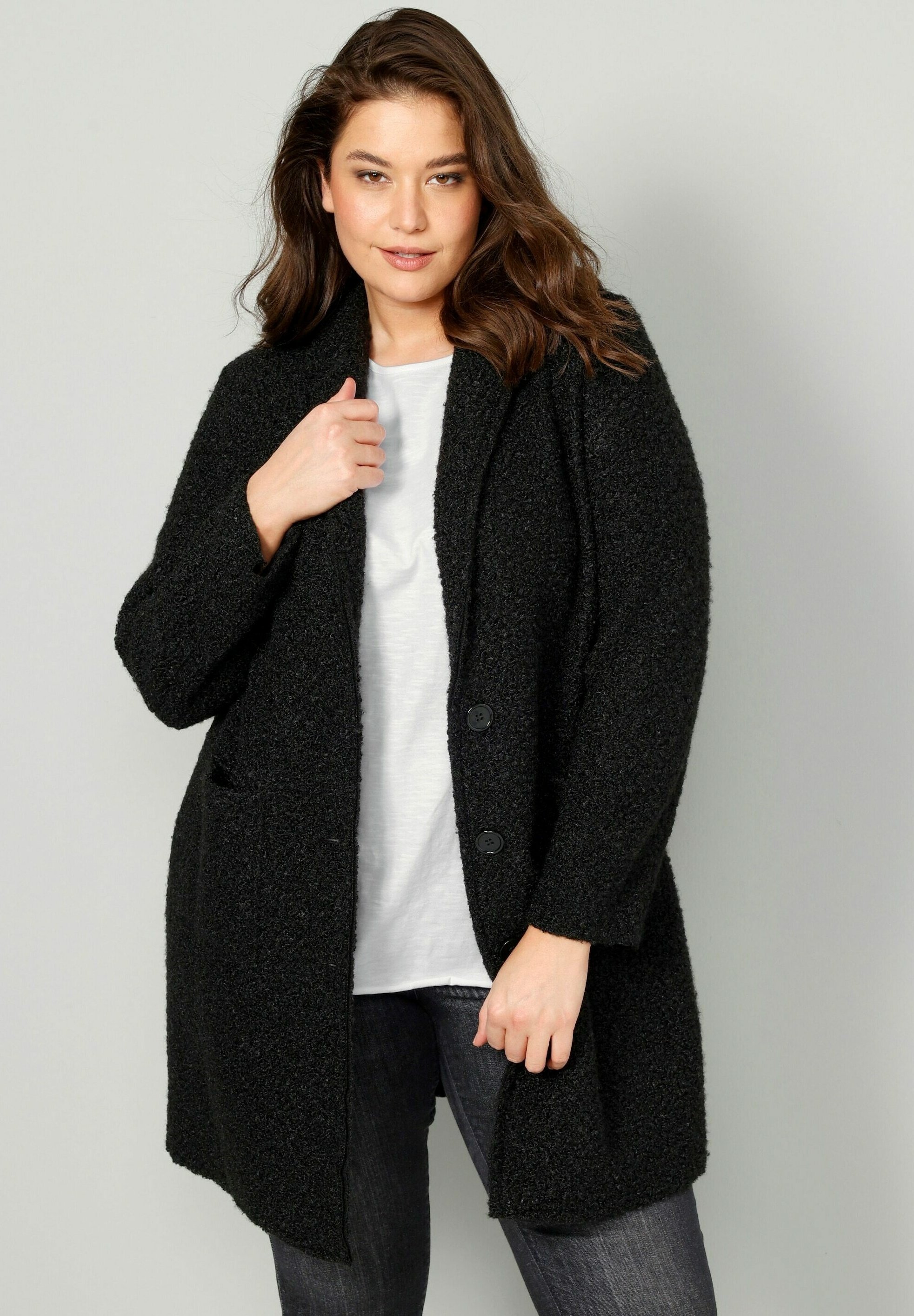 Ange wool short coat black