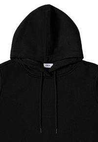 Sudadera con capucha negra con cordón y tejido suave. Etiqueta de logo "CECIL" situada debajo de la capucha. Diseño simple sin patrones.