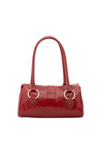 Borsa in pelle rossa con una finitura liscia e lucida. Presenta due accenti metallici circolari e due manici corti, con una forma strutturata e dettagli di cucitura.