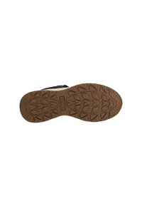 Svart sulan på vandringsskor med ett djupt, flerriktat spårmönster. Brun gummiyttersula med logotyp. Slätt svart övermaterial.