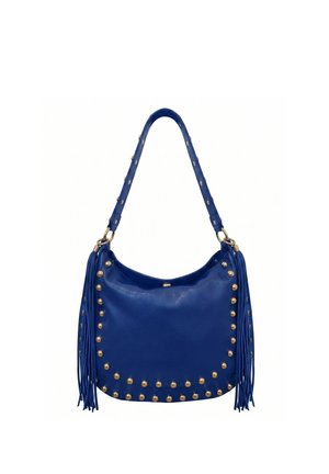 Sac à bandoulière en cuir bleu avec des clous ronds dorés le long des bords et de longues franges sur les deux côtés, avec une seule anse.