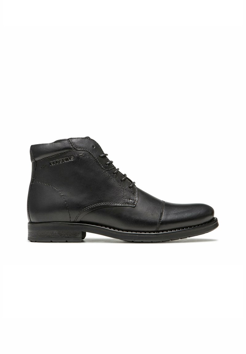Bottes pour hommes en cuir noir à la cheville avec lacets, petit talon et détails de couture, vues de profil sur fond blanc.