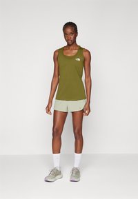 Peak Performance TRAIL LIGHT SHORTS - Športne kratke hlače - limit green/pine needle