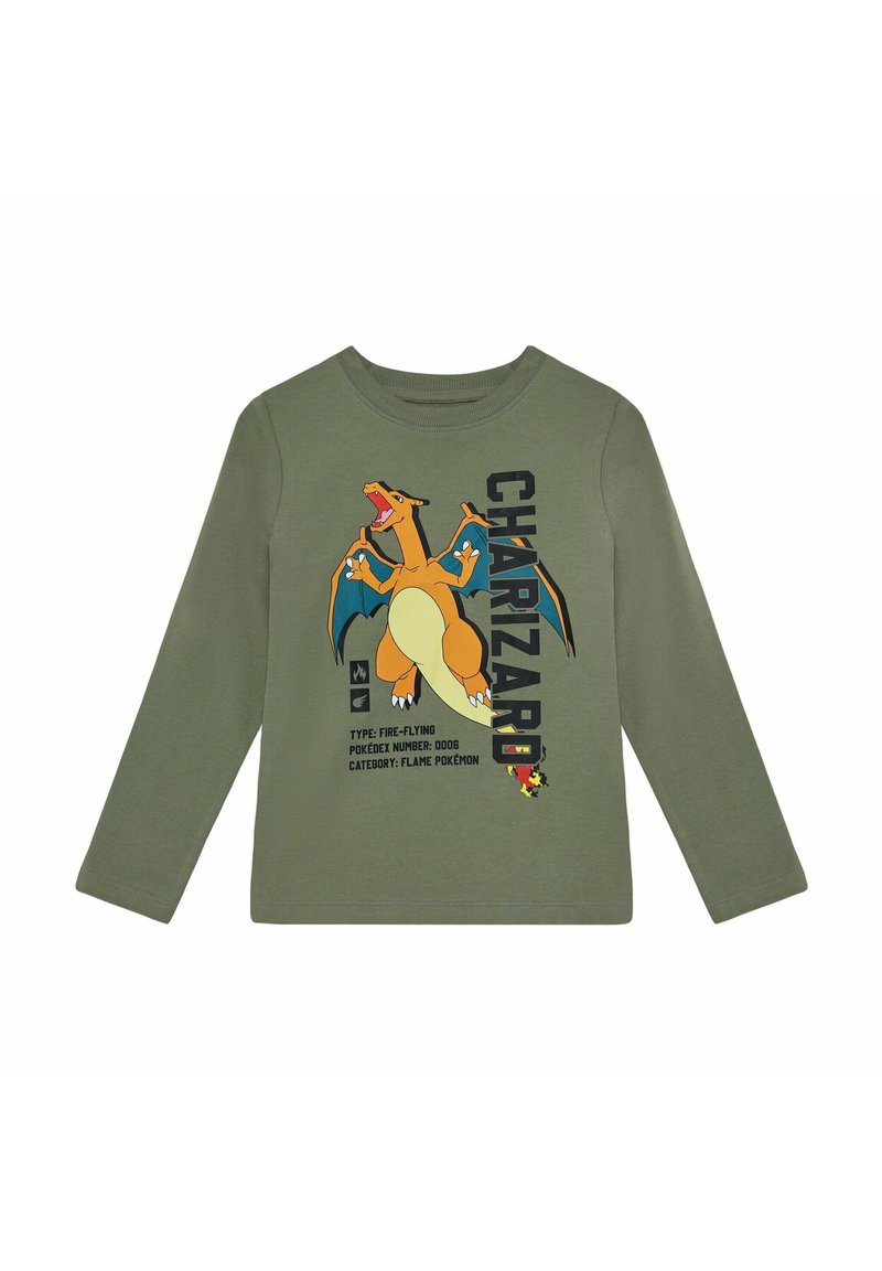 Olivenfarbene Langarmbluse mit einem bedruckten Charizard-Motiv in Orange, Blau und Schwarz. Der Text enthält Pokédex-Informationen und Kategorien.