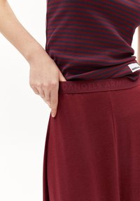 ARMEDANGELS ILENIAA LARAA - Jupe trapèze - dark crimson