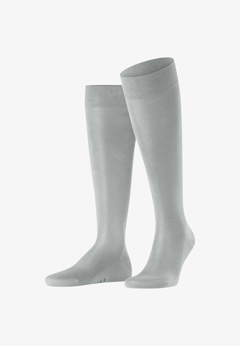 Graue, kniehohe Socken aus glattem, leichtem Stoff. Verfügen über einen gerippten Bund an der Oberseite und eine nahtlose Zehenpartie. Einfaches, klassisches Design.