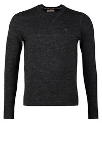 Pull pour homme gris foncé, col en V, manches longues, en tissu tricoté doux. Présente un petit logo sur la poitrine. Design simple et classique.