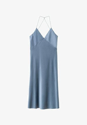 Vestito midi in satin azzurro chiaro con sottili spalline a spaghetti e scollo a V, caratterizzato da un corpetto aderente e una gonna fluente.