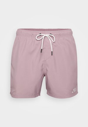 Calções de banho rosa claro com um cós elástico e cordão branco, apresentando um pequeno logotipo na parte inferior da perna direita. Textura suave.