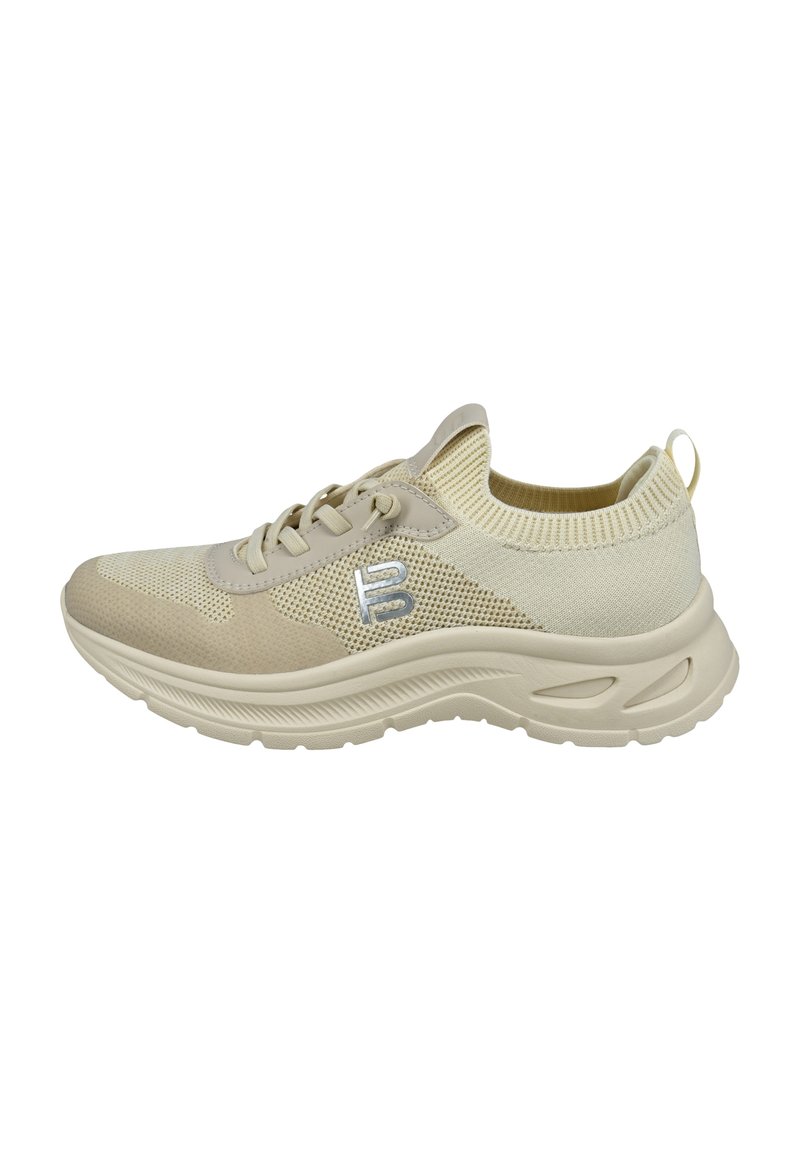 Beige Sportschuh mit einem Netzobermaterial, gepolsterter Sohle und strukturierten Akzenten. Verfügt über eine Zuglasche und dezente Logodetails.