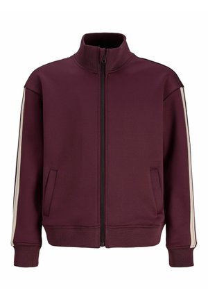 Tmavo bordová bunda na zips s vysokým golierom, dvoma prednými vreckami, rebrovanými manžetami a bielymi pruhmi pozdĺž rukávov.