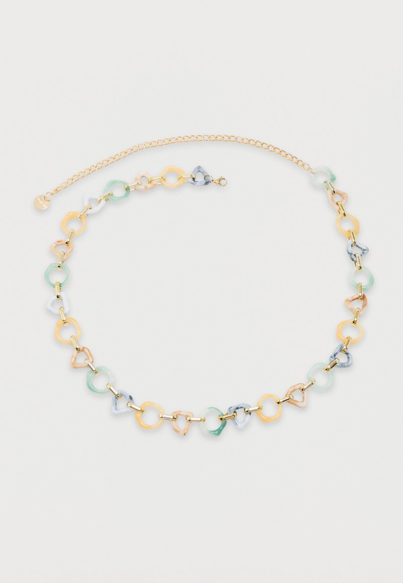 Πολύχρωμο παστέλ κολιέ αλυσίδας από ρητίνη με εναλλασσόμενους στρογγυλούς και τριγωνικούς κρίκους, μικρούς χρυσούς συνδέσμους και ρυθμιζόμενο κούμπωμα από χρυσό μέταλλο.