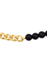 Goldene Kettenglieder verbinden sich mit glänzenden schwarzen Perlen und schaffen ein Design, das kontrastierende Materialien und Formen für ein einzigartiges Accessoire vereint.