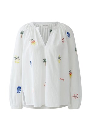 Blouse blanche à manches longues avec col en V, présentant des motifs brodés colorés de palmiers, cerises, coquillages, étoiles de mer et détails de texte.