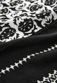Next REGULAR FIT - Nappali ruha - black white
