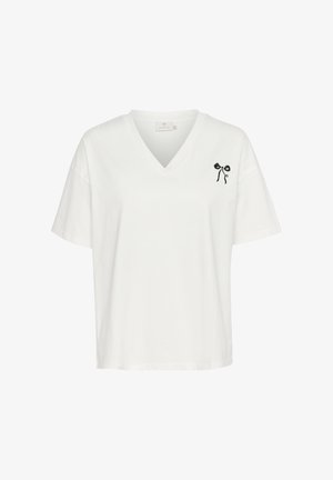 Bílý tričko s véčkovým výstřihem vyrobené z měkké bavlny, krátké rukávy a malá černá mašle vyšité na levé hrudi. Jednoduchý design.