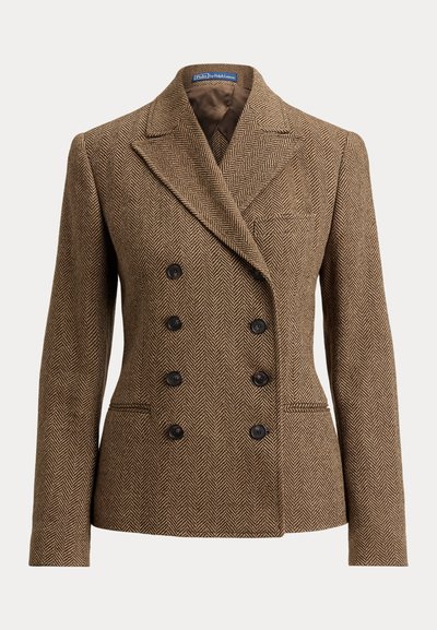 Καφέ σακάκι από tweed με σχέδιο houndstooth, διπλό πέτο, αιχμηλούς πέτο-γύρους και μαύρα κουμπιά, με μία τσέπη στο στήθος.