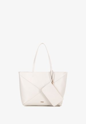 Borsa tote bianca in pelle con texture liscia, design angolare e manici lunghi. Include una pochette abbinata con cerniera, rimovibile.