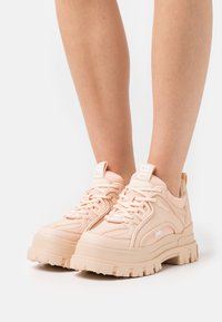 Buffalo ASPHA HYB - Sapatilhas - beige