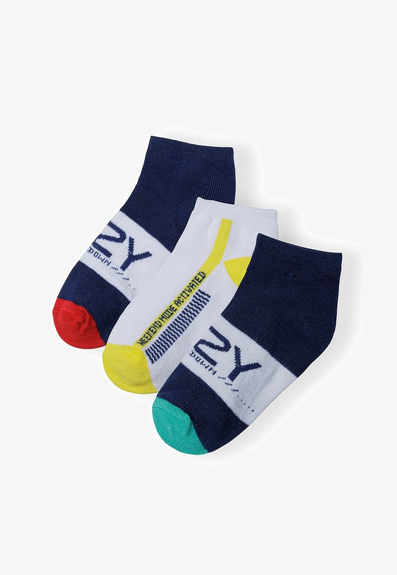 Trys por trumpų kojinių: tamsiai mėlynos su raudona, tamsiai mėlynos su balta, geltonos ir baltos su mėlyna grafine tekstūra. Medvilnės mišinys, ripsuota tekstūra.