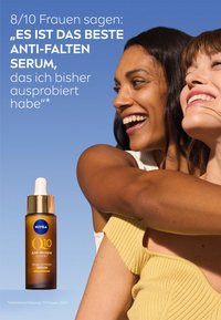 NIVEA Q10 Anti-Falten Dual-Action-Serum in einer braunen Glasflasche mit einem goldenen Tropfenverschluss. Das Etikett zeigt blauen und gelben Text.