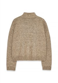 Bežs adīts pulovers ar augstu kaklu, kuram ir teksturēta raksts un ribots apakšmalas. Materiāls šķiet mīksts ar smalkām punktētām detaļām.